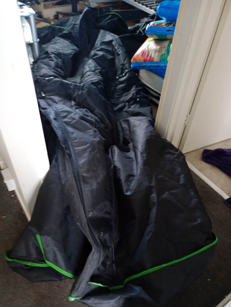 Indoor Full growing equipment setup 
