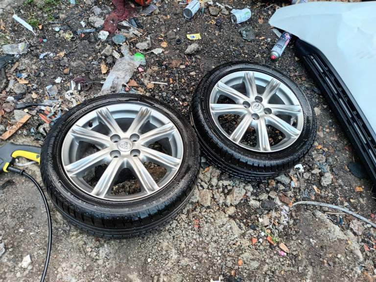 Toyota Yaris 1.4RG 195-50 R16 low price (ask)