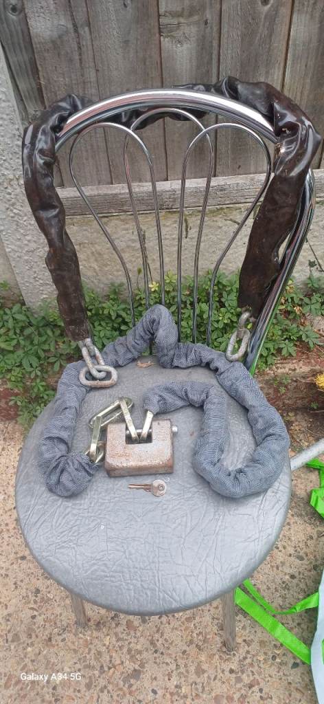 Two robust high security Lock and chain 2