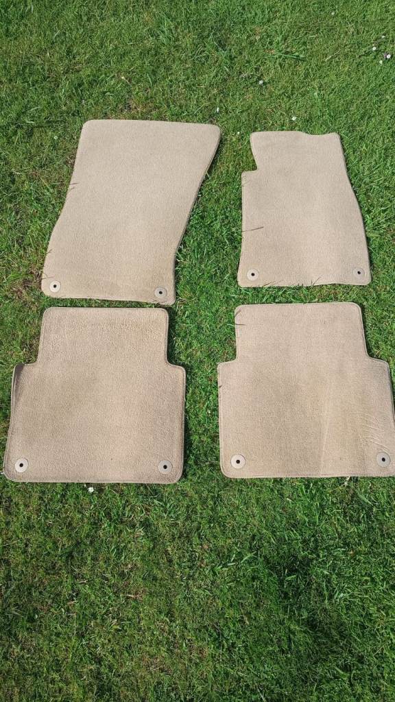 Original Audi A8 D3 carpet mats beige