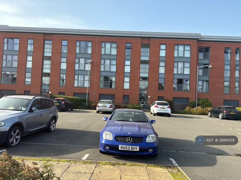 2 bedroom flat in Rothesay Gardens, Wolverhampton, WV4 (2 bed) (#2816459)