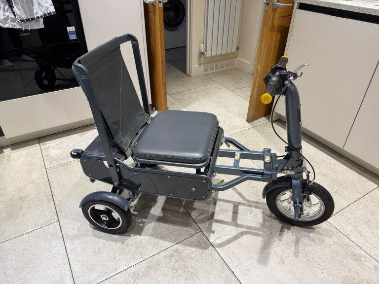 Efoldi Mobility scooter £2,600 new 