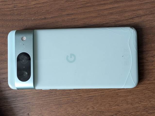 Google Pixel 8 128GB Hazel + Pixel Watch 2 41mm WiFi | in Aberdeen