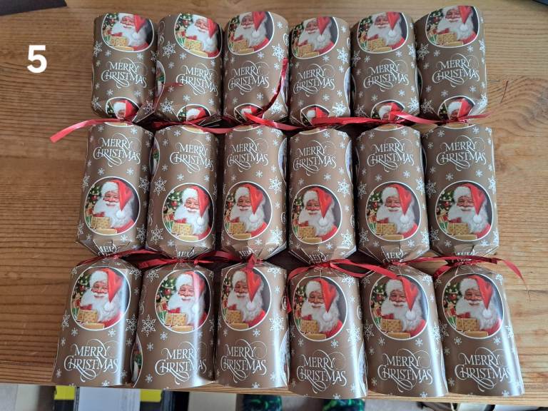 CHRISTMAS CRACKERS WITH NON- PAPER TOYS AND GIFTS 
