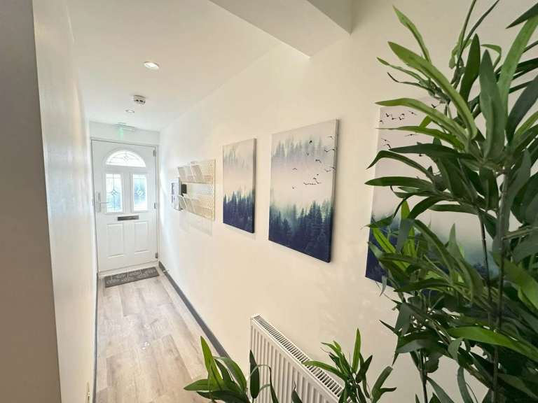 Room in a Shared House, London Road, SM6