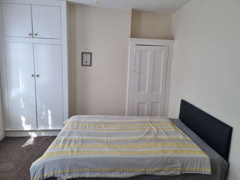 Double Room to rent in shared house - South Norwood. Available Now ALL BILLS INCLUDED