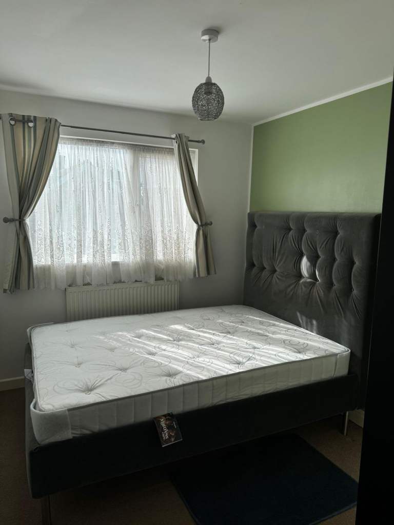 *NB - Two Rooms Available – each £400 Inc Bills - Parking, Garden & Storage