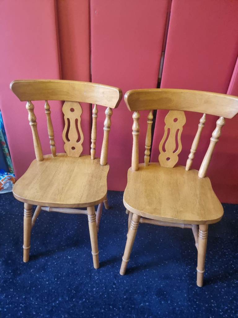 Pair of Julian Bowen Solid Oak  Fiddleback Dining Chairs 2 Farmhouse Chairs  Read Description 