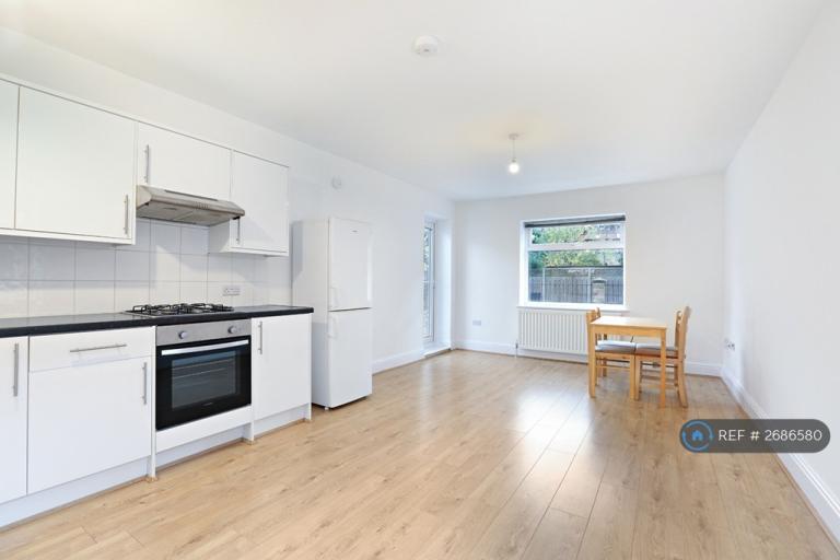 1 bedroom flat in Gordon Road, London, W5 (1 bed) (#2686580)