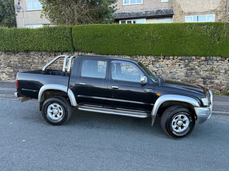 2002 Toyota Hilux DOUBLE CAB 2.5D4-D 4X4 BLACK  Diesel Manual