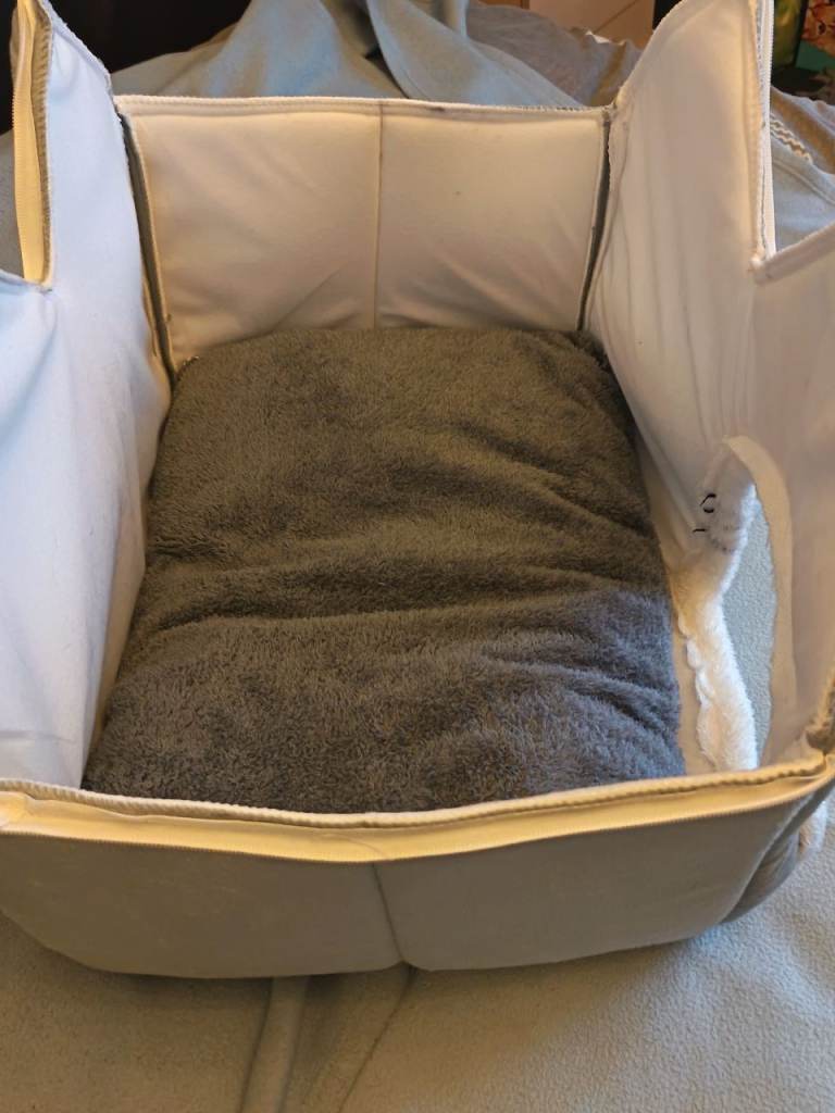 Large cozy cat bed indoor cat house