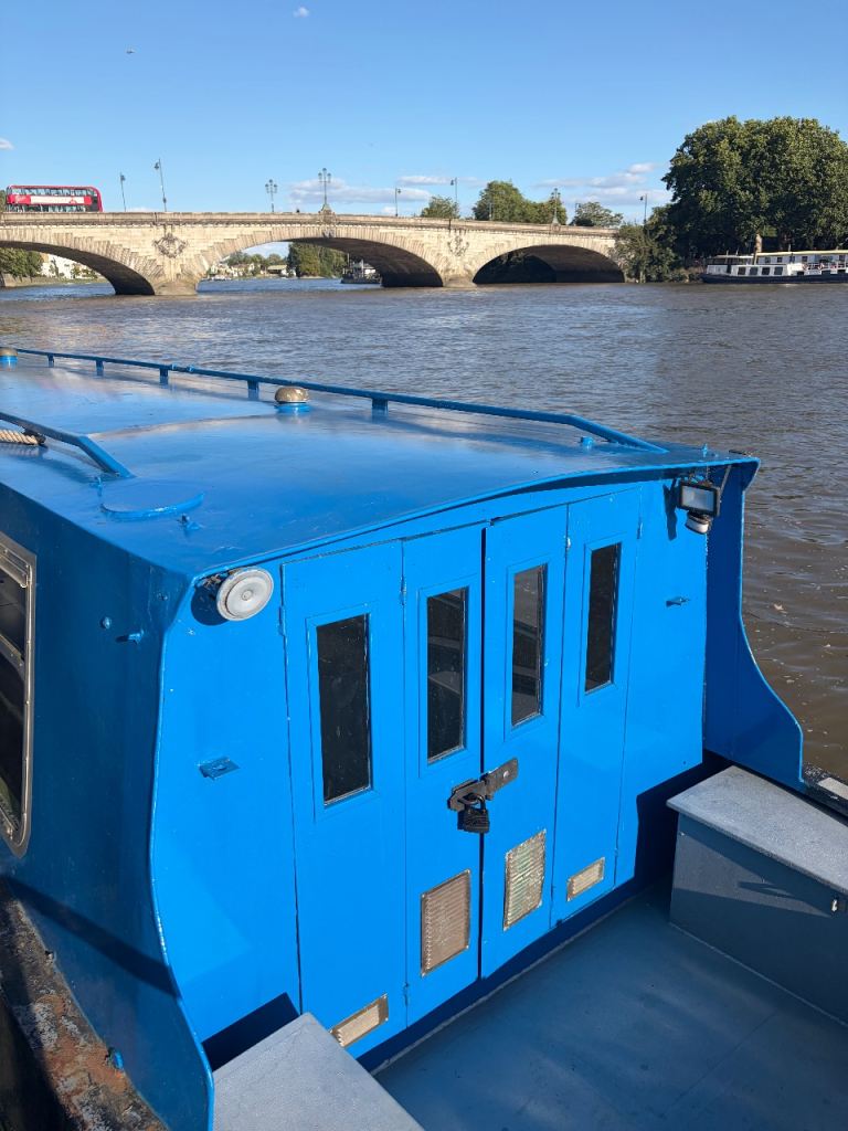 Narrowboat by Kew Bridge: Long-term rental for single/couple