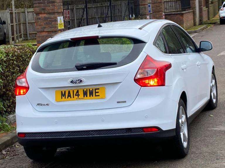 2014 Ford Focus 1.0 EcoBoost Zetec Navigator 5dr HATCHBACK PETROL Manual