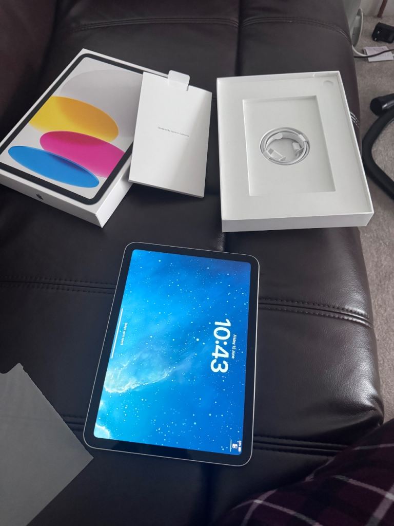 Apple iPad 11th Gen a3354 A16 (Silver) – As Good As New