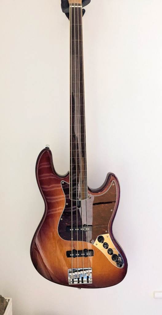 Sire Marcus Miller V7 Fretless Jazz Bass – Sunburst – Like New