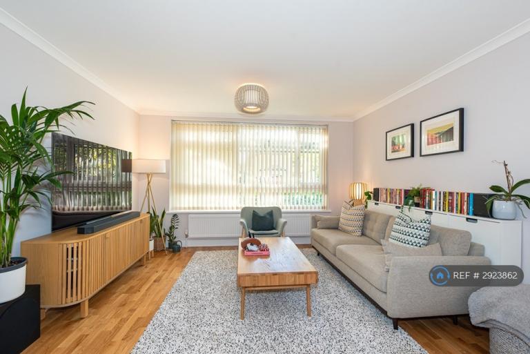 2 bedroom flat in Westpark, London, W5 (2 bed) (#2923862)