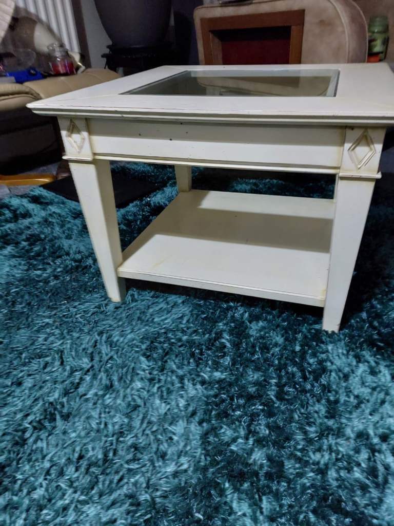 FREE! 2x small coffee table