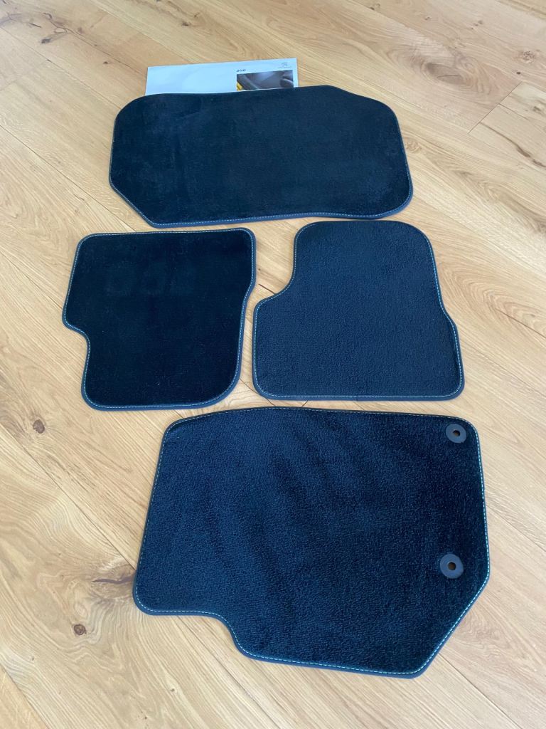 Peugeot 208 car mats new