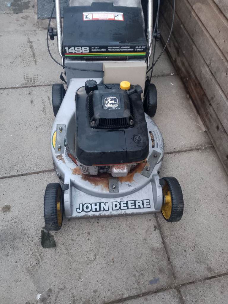 21" John Deere self propelled petrol lawnmower 