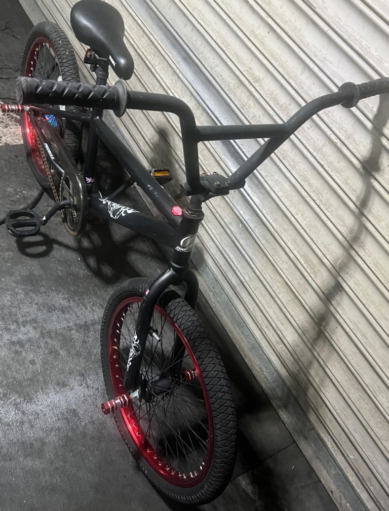 BMX BIKE FOR SALE IN VERY GOOD CONDITION MUST SEE LOOK!!!!!