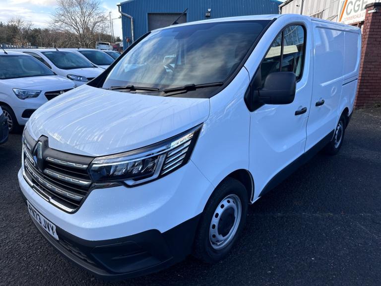 2023 73 RENAULT TRUCKS UK TRAFIC dCi 150 3T LWB L2 H1 Van Red Edition