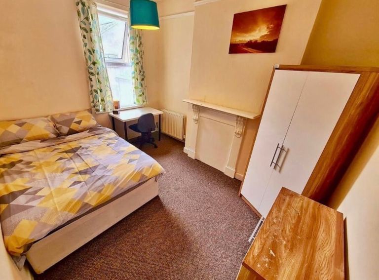 SPACIOUS DOUBLE ANTRIM ROAD 