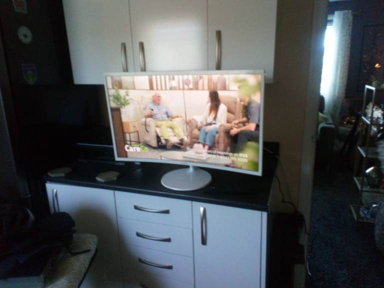 for sale samsung 32" curved widescreen  computer monitor with hdmi in put / £45