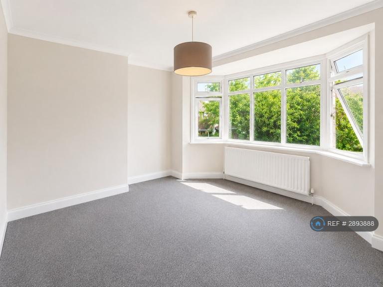 Studio flat in Lichfield Grove, London, N3 (#2893888)