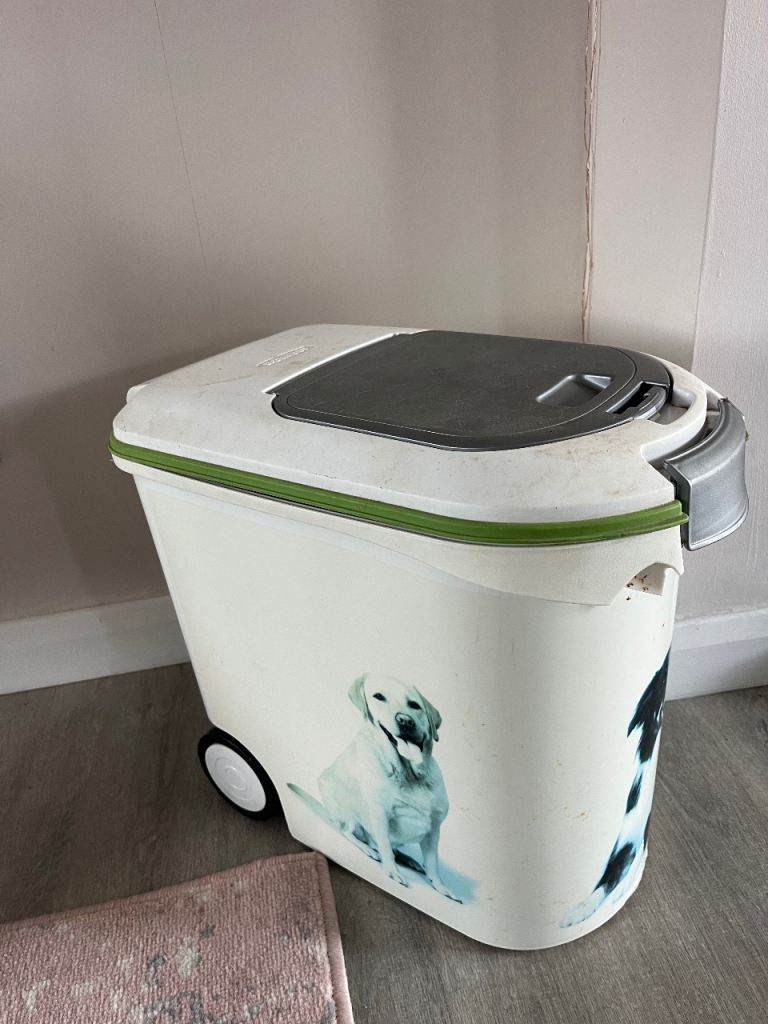 15kg container and dog food