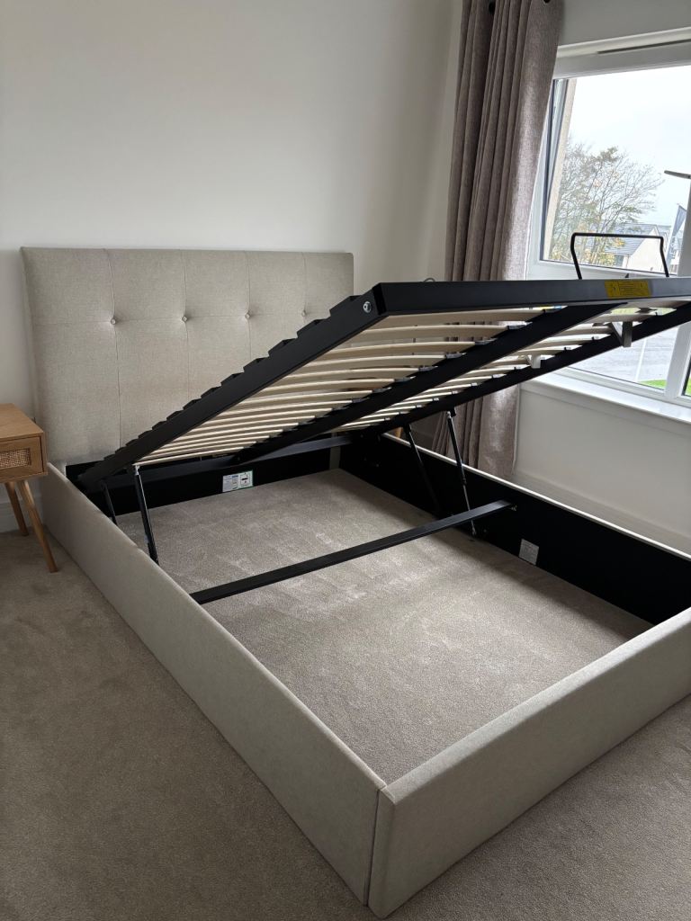 Kingsize Oatmeal Ottoman Bed