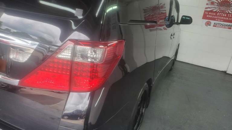 Toyota Alphard 2.4 black automatic 8 seater sunroofs fresh japanese import 2010