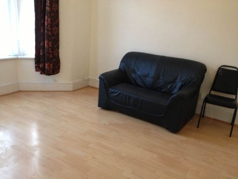 Spacious and very Close to Barking Station 4 bedrooms House for rent