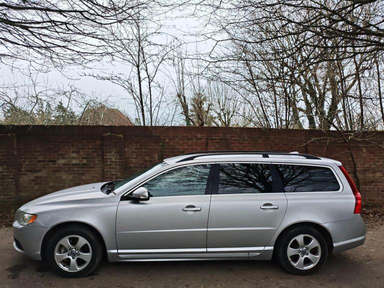 VOLVO V70 2.5T SE Lux Estate 5dr Petrol Geartronic Euro 4 (200 ps) 2008