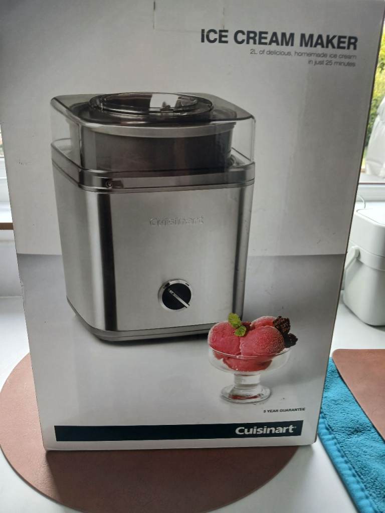 Cusinart ice cream machine 