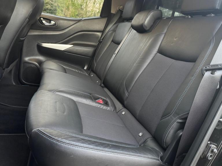  Nissan Navara 2.3 dCi N-Guard Auto 4WD Euro 6 4dr Diesel Automatic