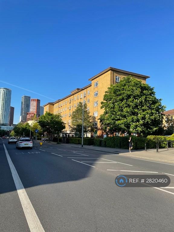 4 bedroom flat in Temple Court, London, SW8 (4 bed) (#2820460)