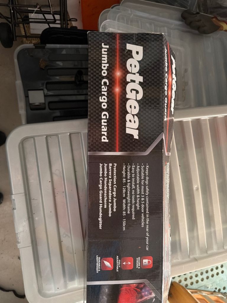 Petgear. Jumbo cargo guard.