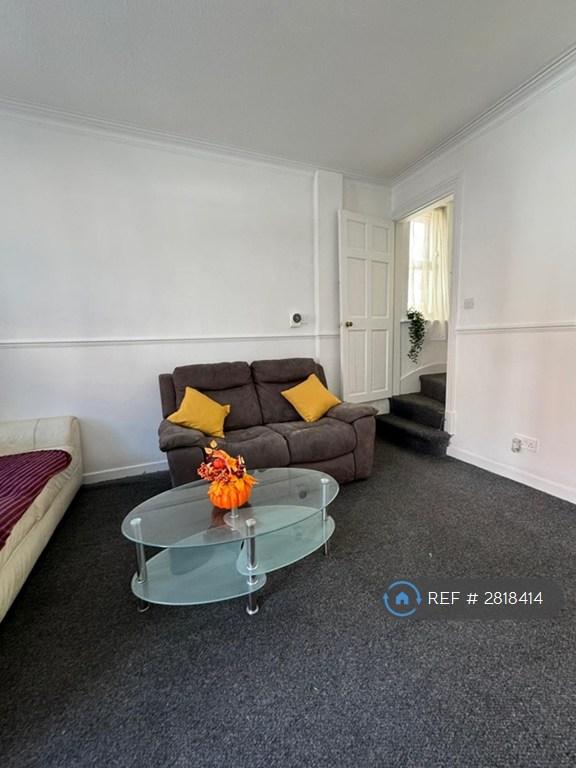 2 bedroom house in Gordon Street, Wakefield, WF1 (2 bed) (#2818414)