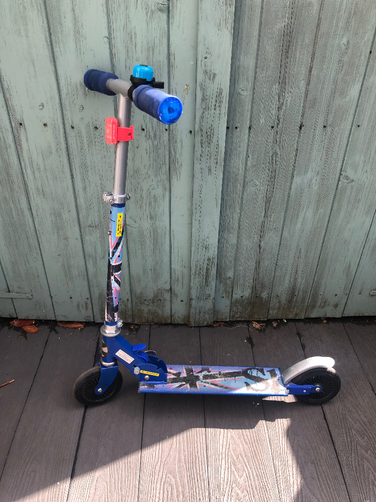 Blue graffiti scooter - VG condition - great Christmas present! 