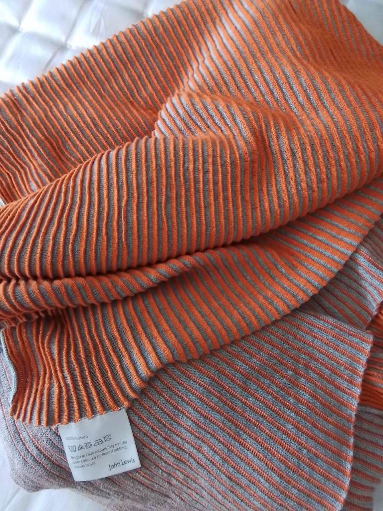 Reversible throw
