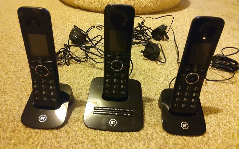 BT telephone/answerphone with 3 handsets