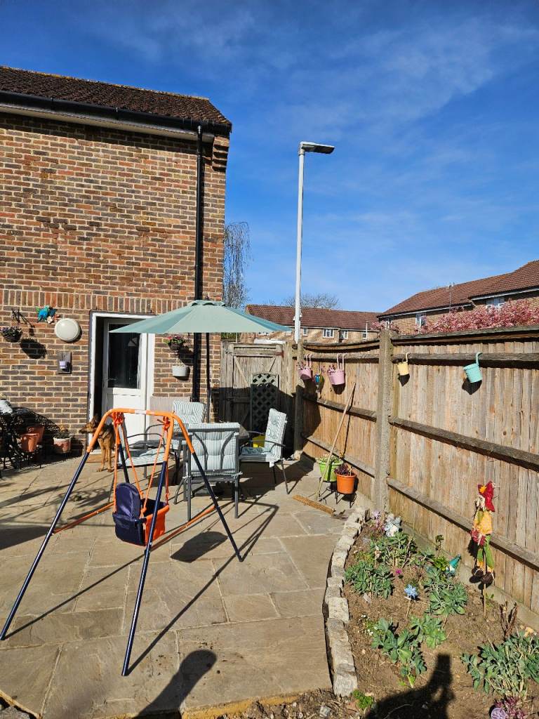 HOME SWAP Two Bedroom Semi-detached House in Yiewsley