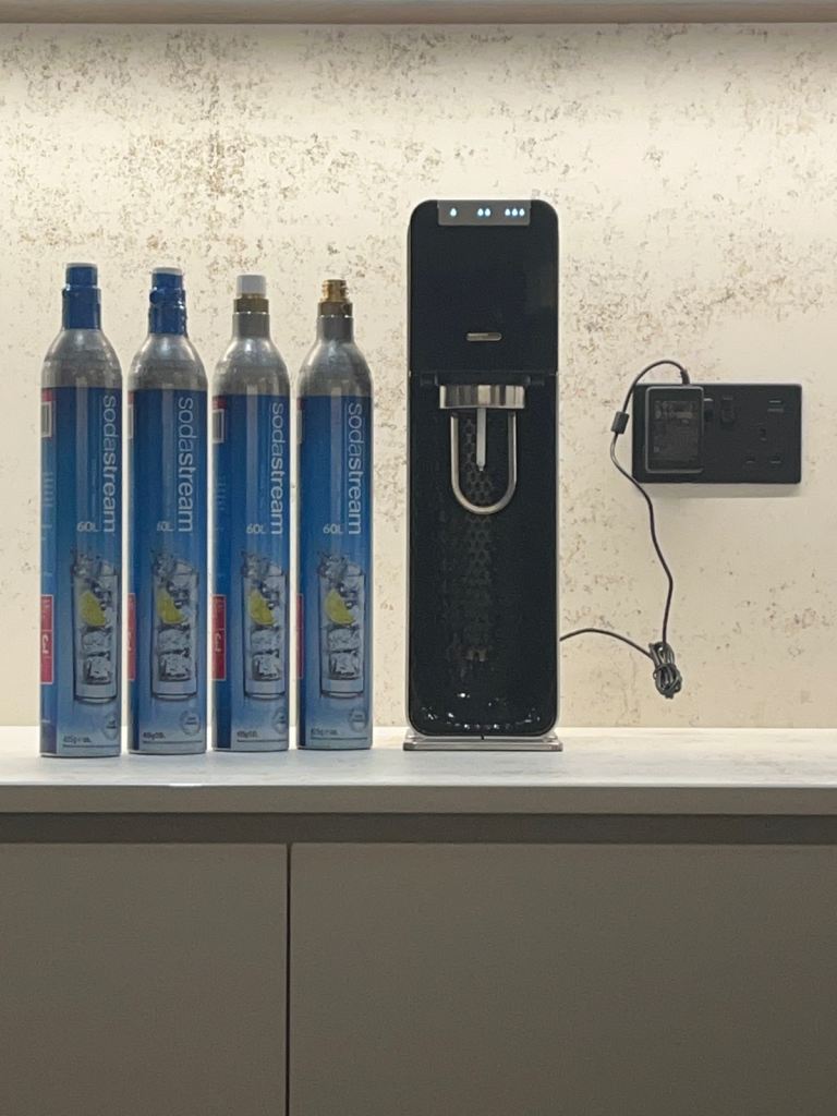 SodaStream PWR-001 Automatic with 4 Gas Cylinders