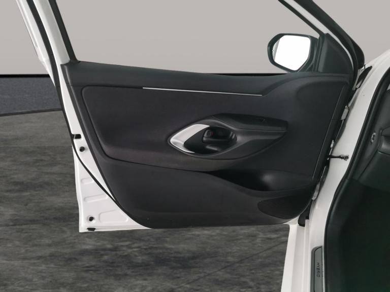 2022 Toyota Yaris 1.5 VVT-h Design Hatchback 5dr Petrol Hybrid E-CVT Euro 6 (s/s) (116 ps) -  Hat...