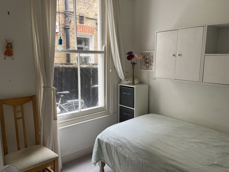 Looking room to rent in crumlin 