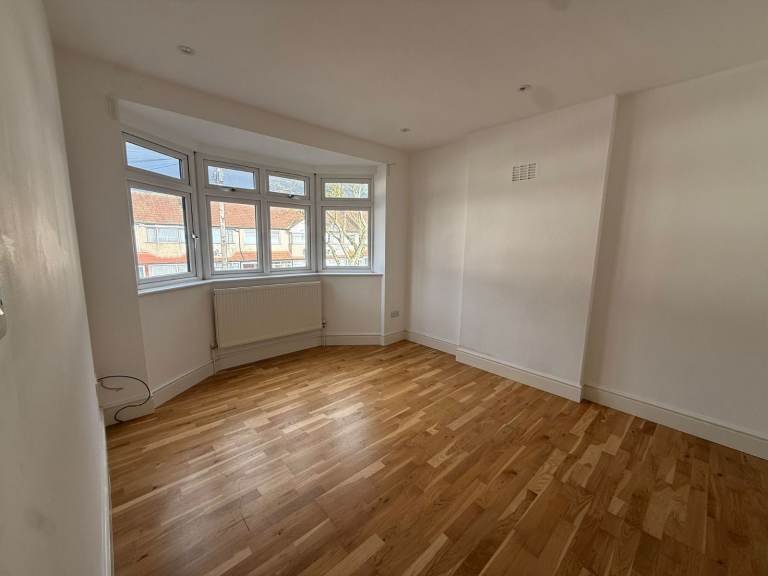 Spacious & Cosy Studio for Rent in - SW16 5UQ