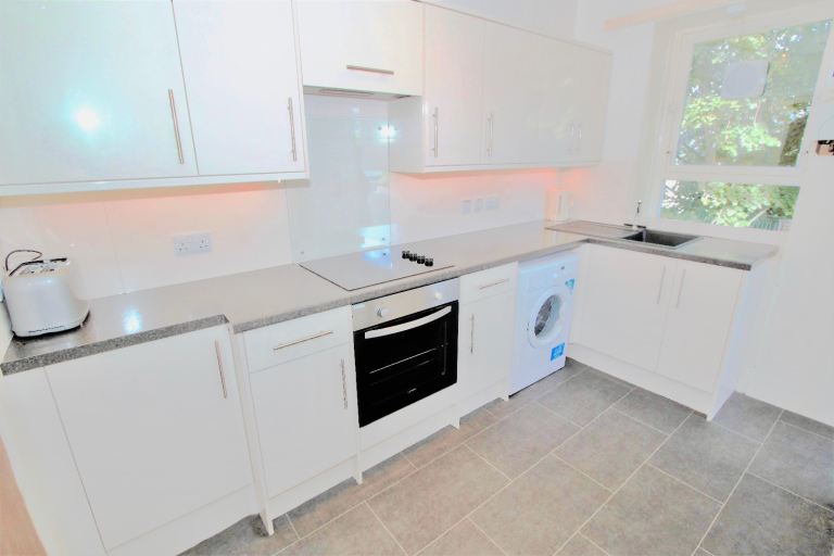 DOUBLE BEDROOM IN SUPERB TOP FLOOR OLD ABERDEEN APARTMENT BY UNIVERSITY