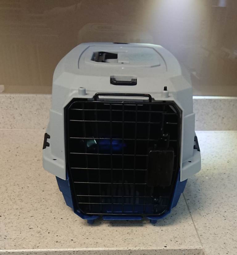 Large pet carrier 