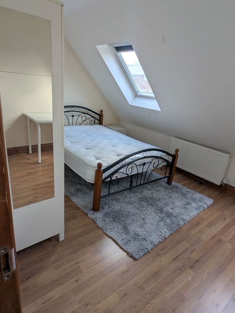 Room for rent in canning Town E140ht