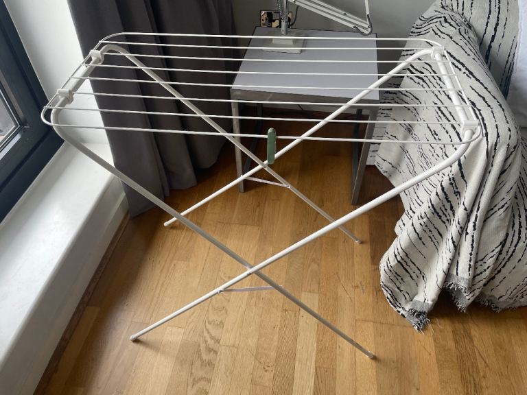 White Metal Clothes Drying Rack – perfecf Condition